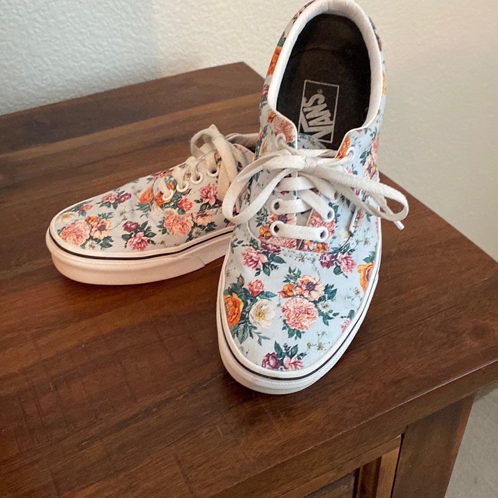 Van’s size 8 classic lace up